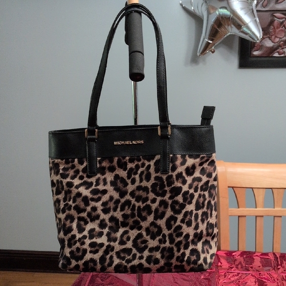 Michael Kors Tote Leopard Print with Black Accents - Picture 1 of 9